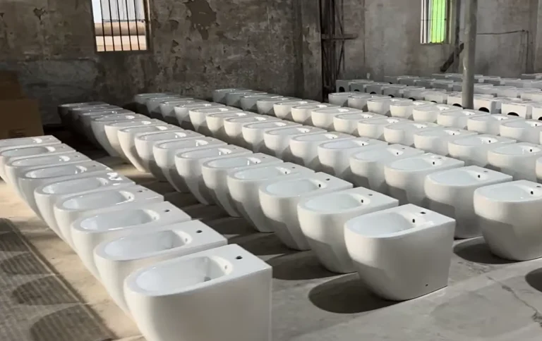 final full inspection of two-piece toilets before shipment
