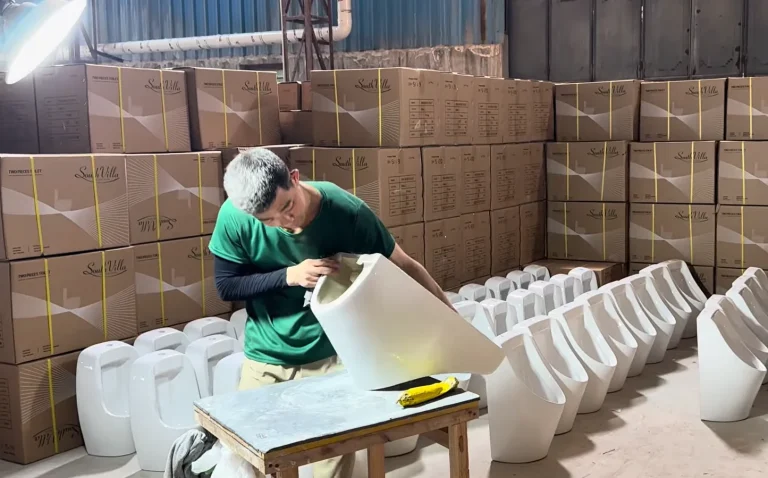 final inspection of our toilets before shipment